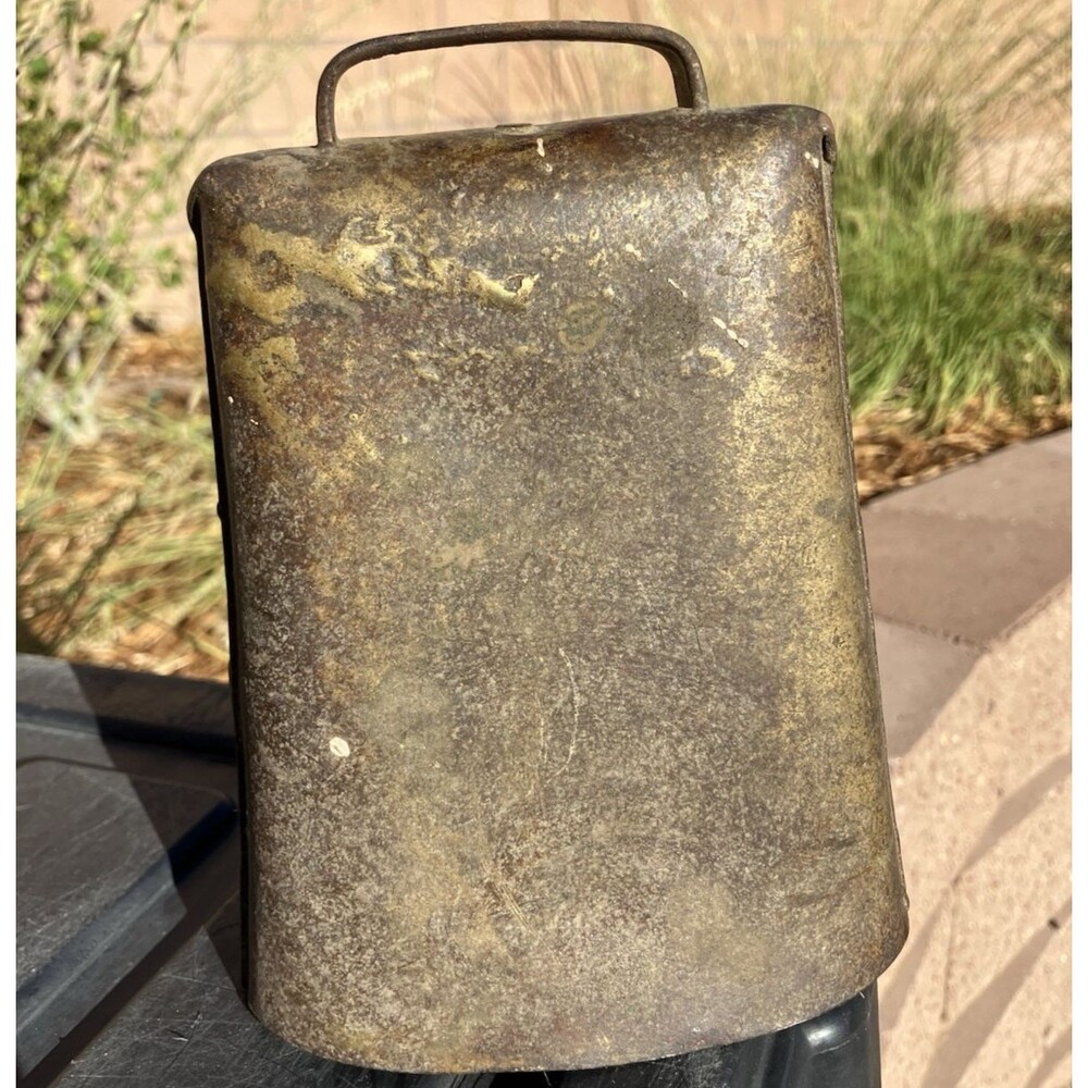 VTG Primitive Metal Cow Bell Livestock Farm Bell W/Clapper 6” Rustic Decor